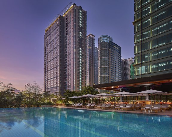 Imagen de la piscina del Hotel Grand Hyatt Manila. Foto 20