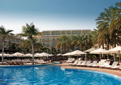 Imagen de la piscina del Hotel Grand Hyatt Muscat. Foto 19