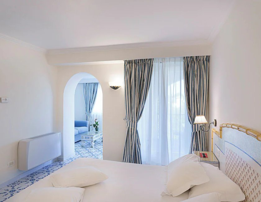 Imagen de la habitación del Hotel Grand Il Moresco and Spa. Foto 9
