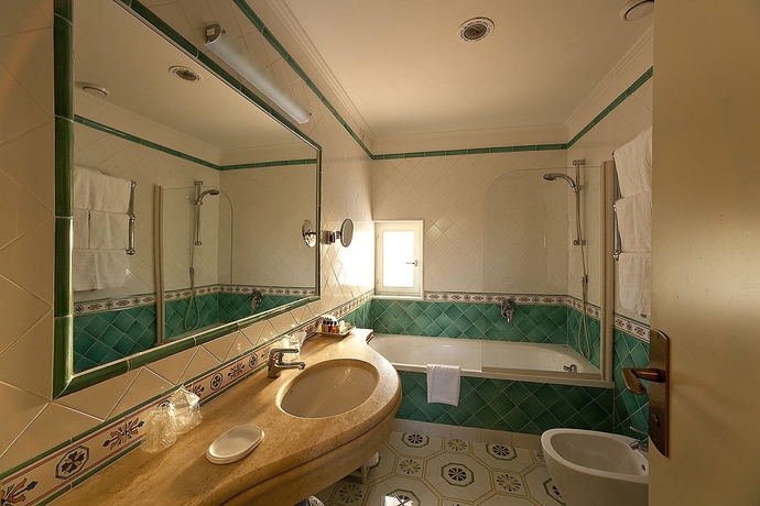 Imagen de la habitación del Hotel Grand Il Moresco and Spa. Foto 12