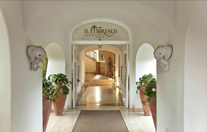 Imagen de los interiores del Hotel Grand Il Moresco and Spa. Foto 18