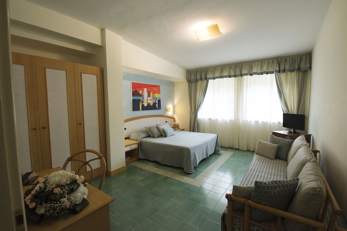 Imagen de la habitación del Hotel Grand Il Ninfeo. Foto 6