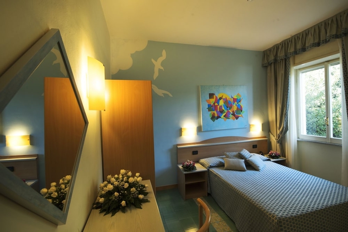 Imagen de la habitación del Hotel Grand Il Ninfeo. Foto 7