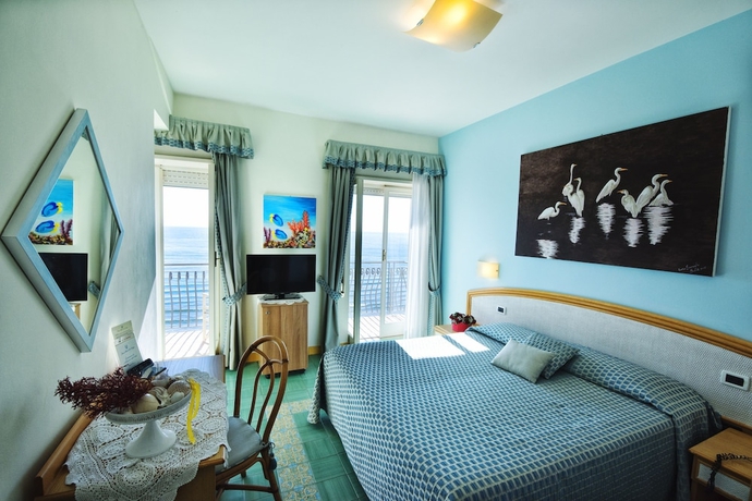 Imagen de la habitación del Hotel Grand Il Ninfeo. Foto 8
