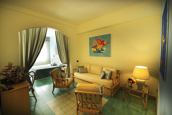 Imagen de la habitación del Hotel Grand Il Ninfeo. Foto 11