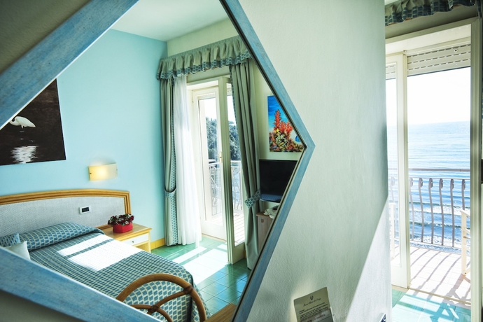 Imagen de la habitación del Hotel Grand Il Ninfeo. Foto 15