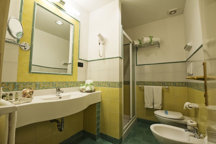 Imagen de la habitación del Hotel Grand Il Ninfeo. Foto 18