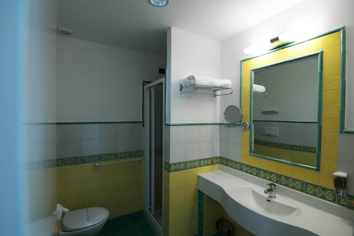 Imagen de la habitación del Hotel Grand Il Ninfeo. Foto 19