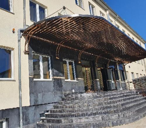 Imagen de los exteriores del Hotel Grand Inn. Foto 19