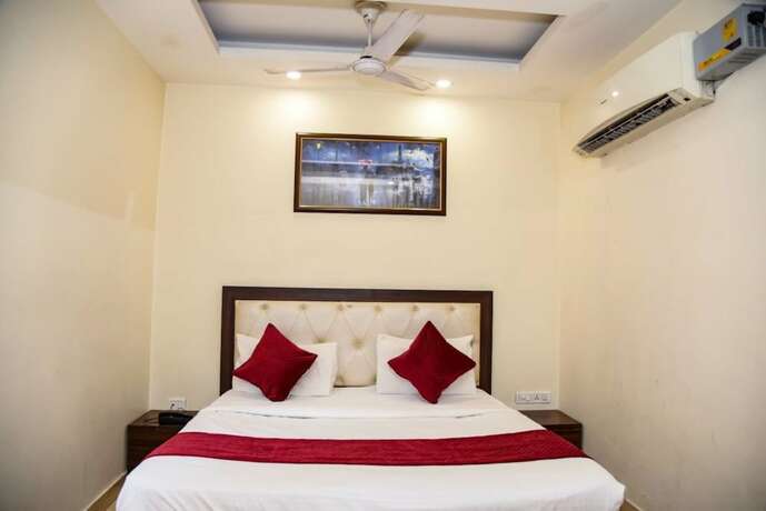 Imagen de la habitación del Hotel Grand Inn, Ghaziabad. Foto 20
