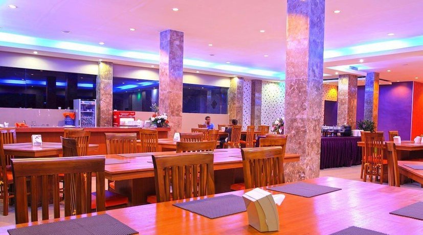 Imagen del bar/restaurante del Hotel Grand Inn Mataram. Foto 2