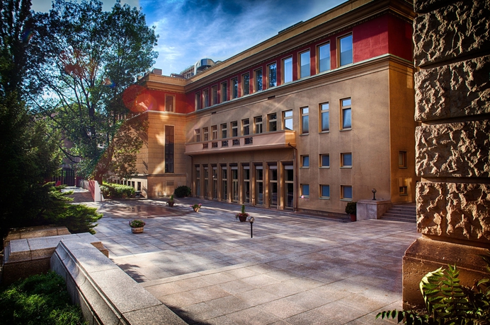 Imagen de los exteriores del Hotel Grand International, Praga. Foto 12