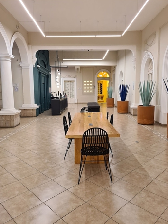 Imagen de los interiores del Hotel Grand Isitia. Foto 16