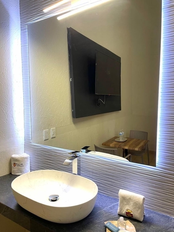 Imagen de la habitación del Hotel Grand Isitia. Foto 12
