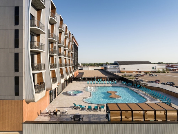 Imagen de la piscina del Hotel Grand Island Casino Resort. Foto 16