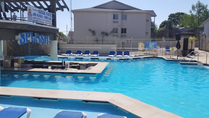 Imagen de los exteriores del Hotel Grand Islander. Foto 12