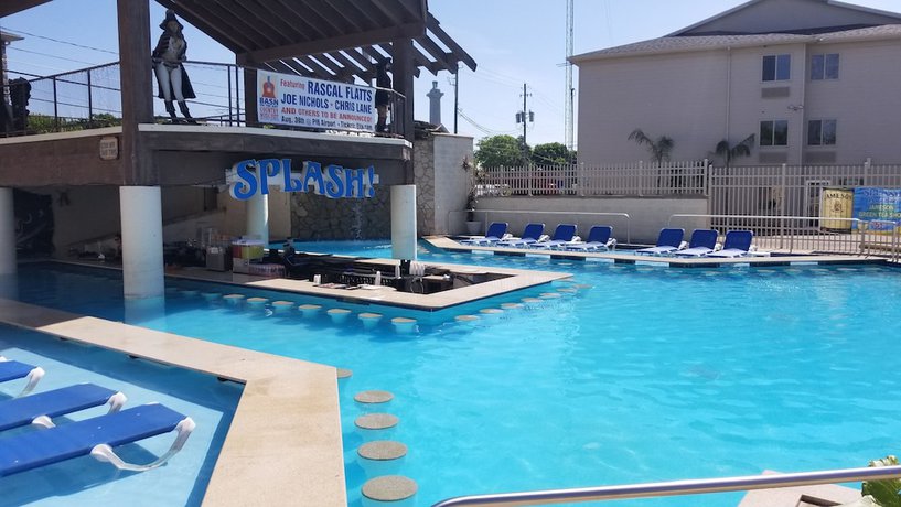 Imagen de la piscina del Hotel Grand Islander. Foto 20