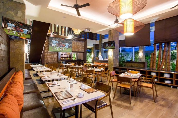 Imagen del bar/restaurante del Hotel Grand Ixora Kuta Resort. Foto 4