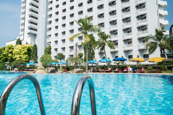 Imagen de la piscina del Hotel Grand Jomtien Palace. Foto 12