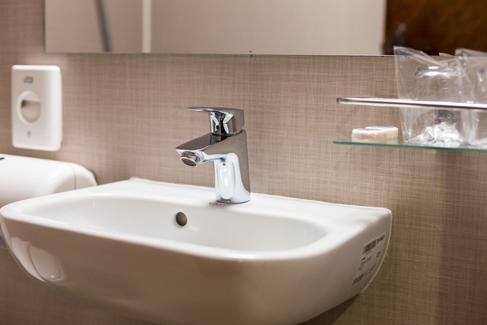 Imagen de la habitación del Hotel Grand Jules Boat Budapest. Foto 12