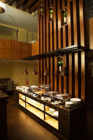 Imagen del bar/restaurante del Hotel Grand Kadamba. Foto 5
