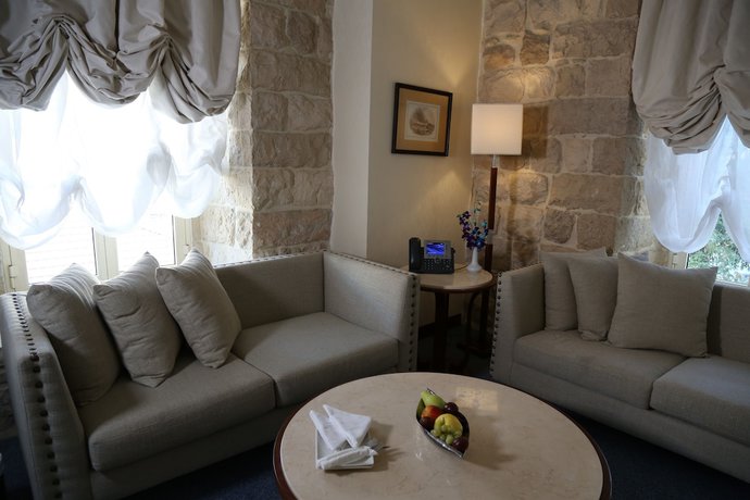 Imagen de la habitación del Hotel Grand Kadri. Foto 3