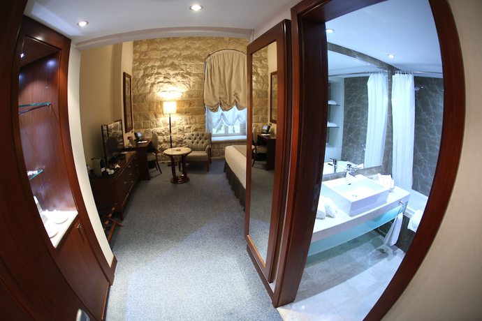 Imagen de la habitación del Hotel Grand Kadri. Foto 5