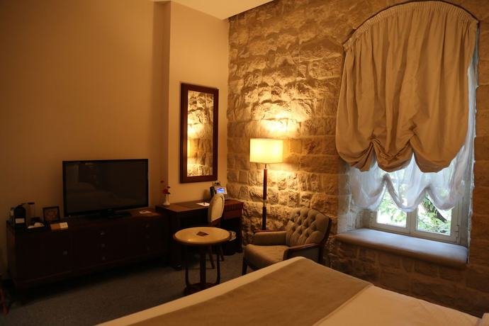 Imagen de la habitación del Hotel Grand Kadri. Foto 7