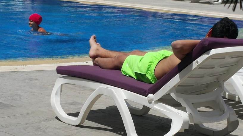 Imagen de la piscina del Hotel Grand Kadri. Foto 20