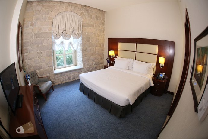 Imagen de la habitación del Hotel Grand Kadri. Foto 12