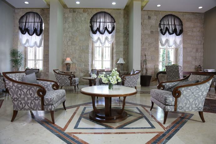 Imagen de los interiores del Hotel Grand Kadri. Foto 18