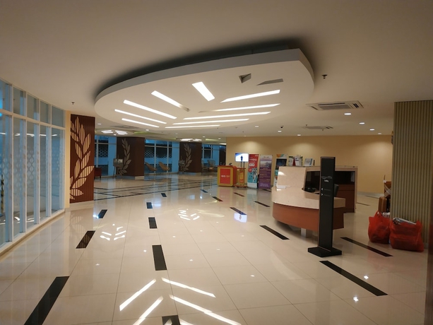 Imagen de los interiores del Hotel Grand Kamala Lagoon By Mitra Propertindo. Foto 19