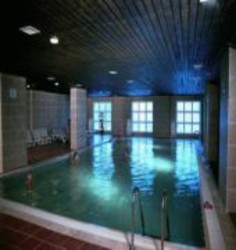 Imagen de la piscina del Hotel Grand Kartal. Foto 7