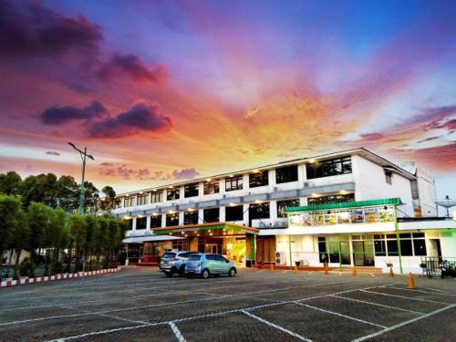 Imagen general del Hotel Grand Kartika. Foto 12