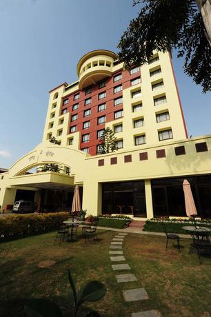 Imagen de los exteriores del Hotel Grand Kathmandu. Foto 11