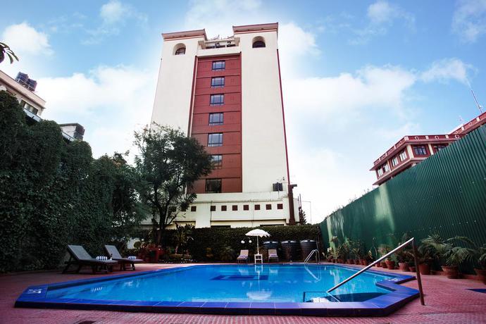 Imagen de la piscina del Hotel Grand Kathmandu. Foto 14
