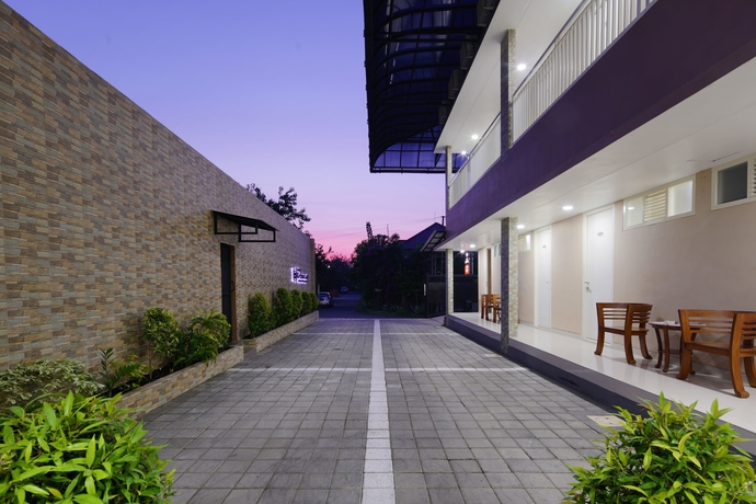 Imagen de los exteriores del Hotel Grand Kebonsari. Foto 8