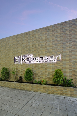 Imagen de los exteriores del Hotel Grand Kebonsari. Foto 9