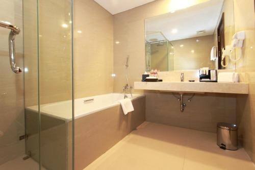 Imagen de la habitación del Hotel Grand Keisha Yogyakarta. Foto 10