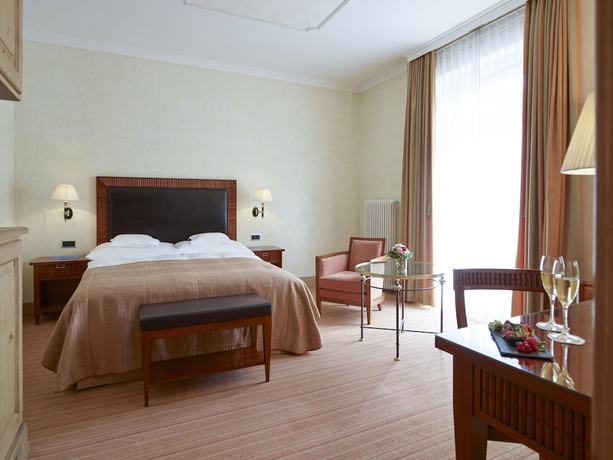 Imagen de la habitación del Hotel Grand Kronenhof. Foto 11
