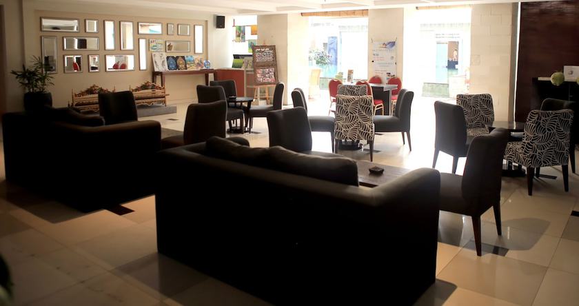 Imagen de los interiores del Hotel Grand Kuta and Residence. Foto 17