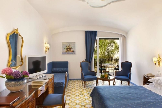 Imagen de la habitación del Hotel Grand La Favorita. Foto 2