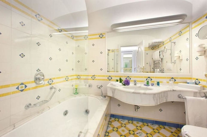 Imagen de la habitación del Hotel Grand La Favorita. Foto 4