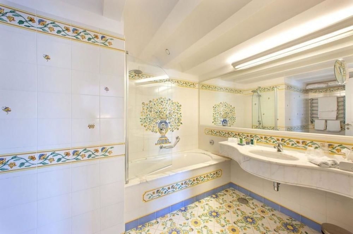 Imagen de la habitación del Hotel Grand La Favorita. Foto 9