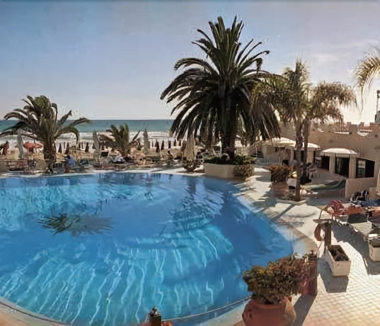 Imagen de la piscina del Hotel Grand La Playa. Foto 17