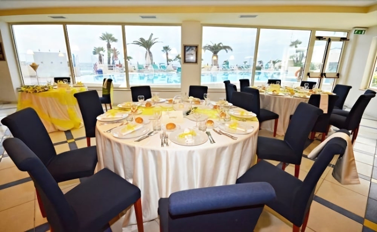 Imagen del bar/restaurante del Hotel Grand La Playa. Foto 4