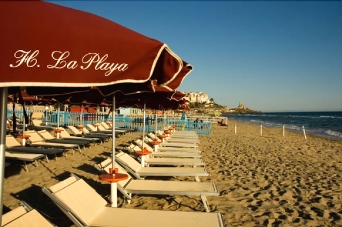Imagen de los exteriores del Hotel Grand La Playa. Foto 12