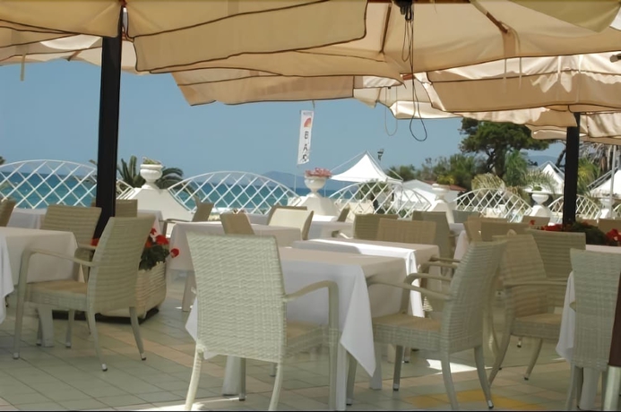 Imagen de los exteriores del Hotel Grand La Playa. Foto 13