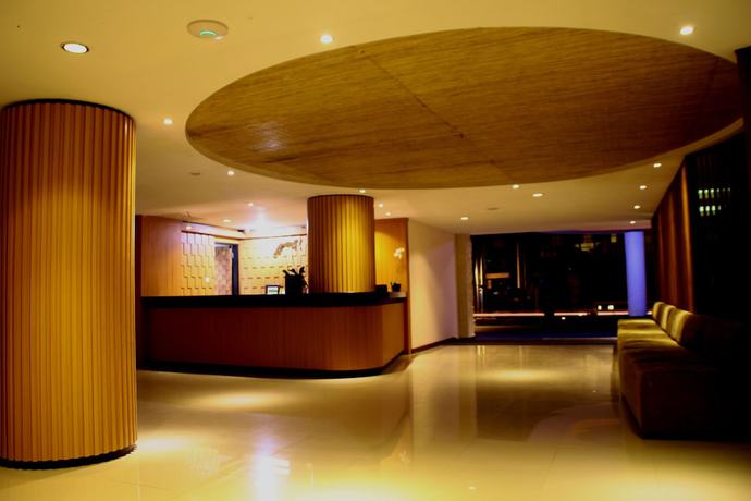 Imagen de los interiores del Hotel Grand La Villais. Foto 19