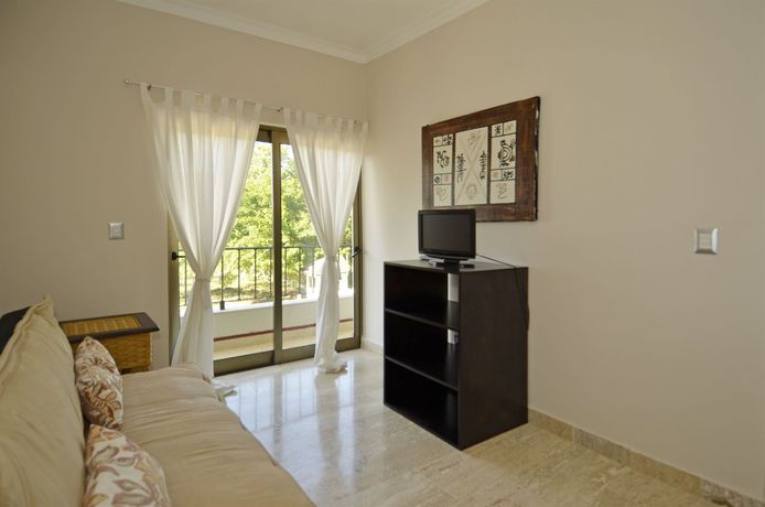 Imagen de los exteriores del Hotel Grand Laguna Beach. Foto 11